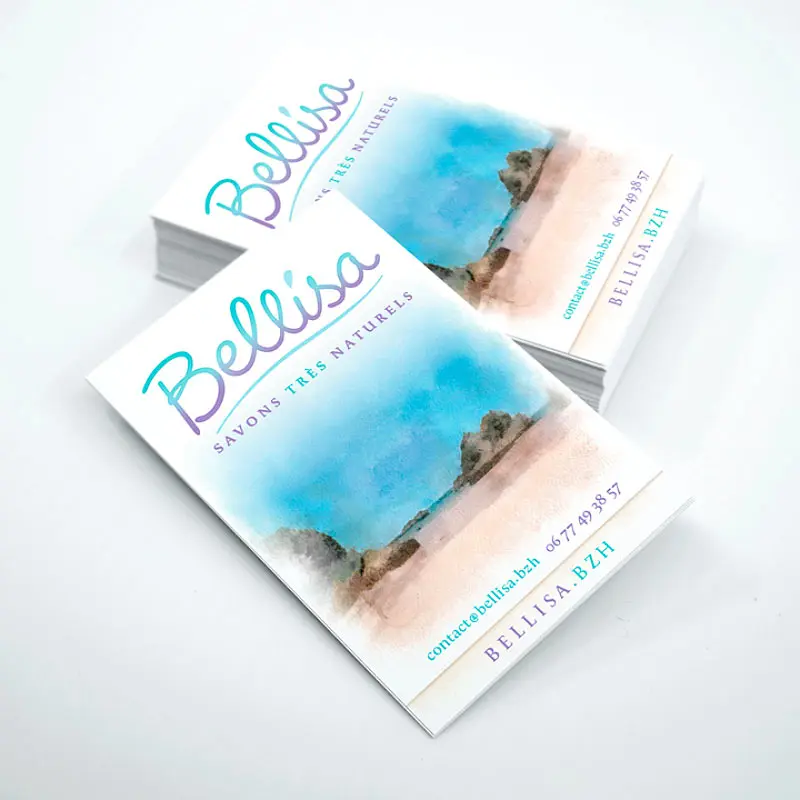 Cartes de visite pour Bellisa, savons tr&egrave;s naturels, illustr&eacute;es d'un paysage c&ocirc;tier aux tons bleus et sable
