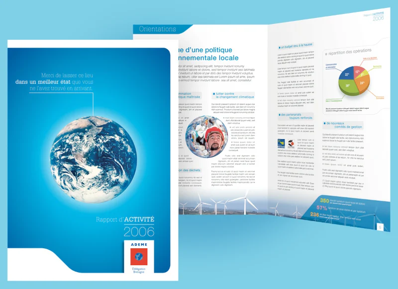 Couverture et double page int&eacute;rieure d'une brochure de rapport d'activit&eacute; sur fond bleu