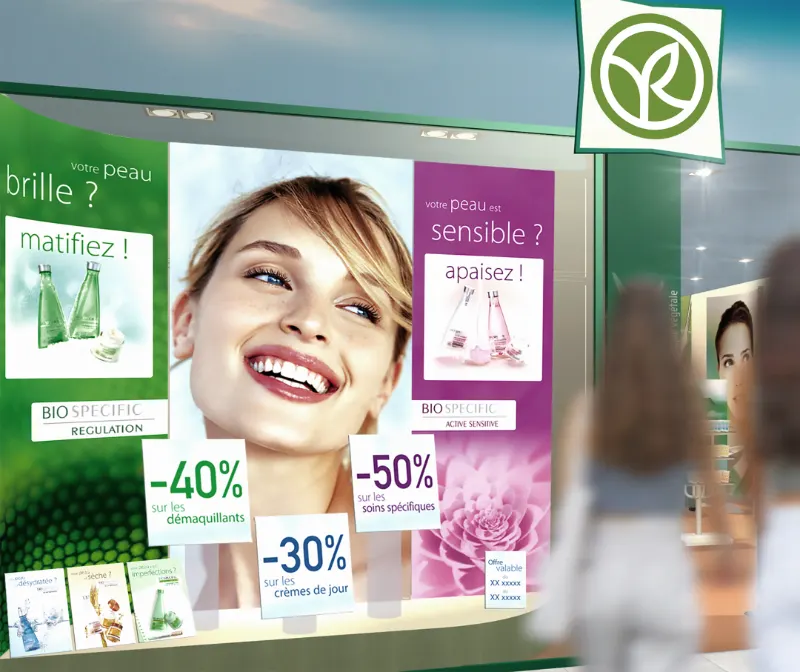 Habiilage de vitrine des Magasins Yves Rocher
